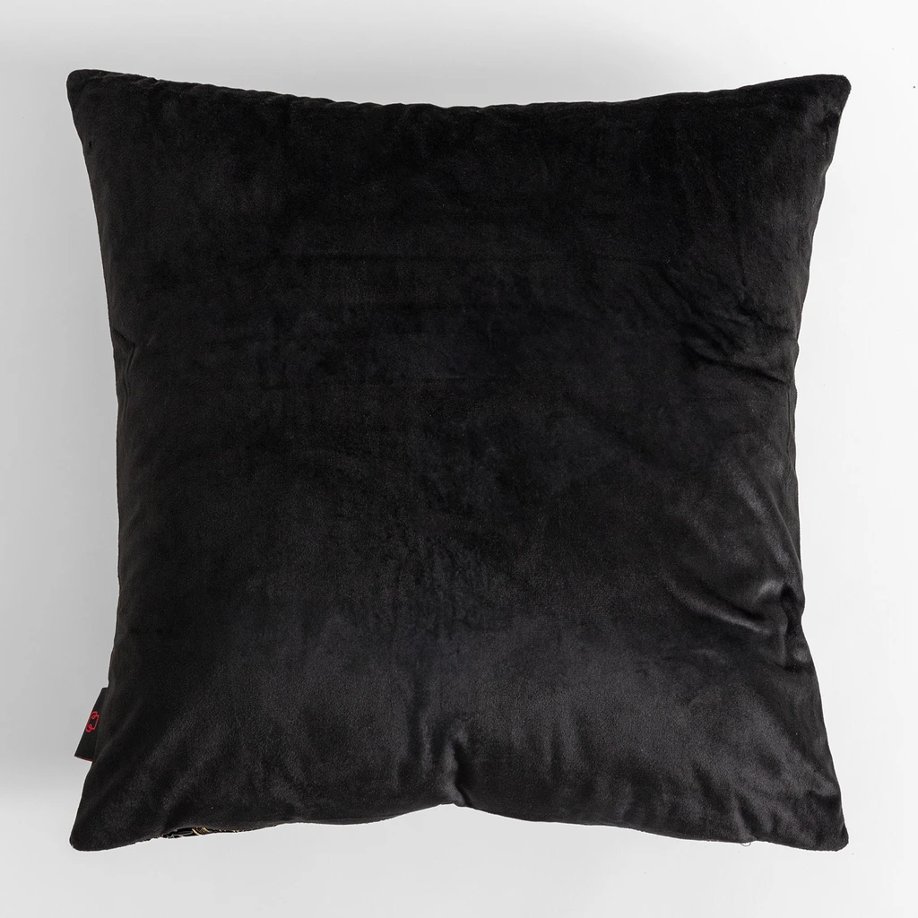 Czarna welurowa poszewka ze złotym wzorem monstery