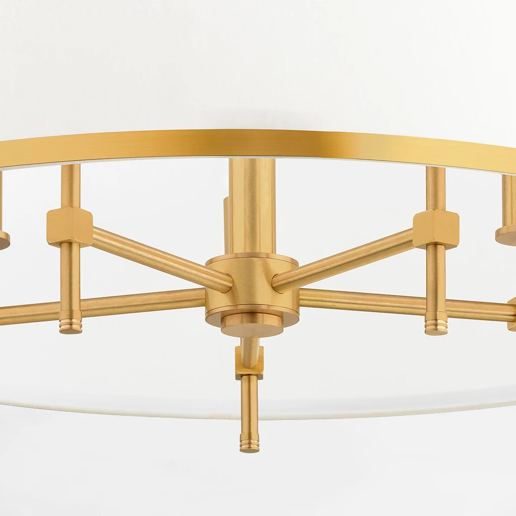 Złote wykończenie podstawy z delikatnym ukłonem w stronę glamour