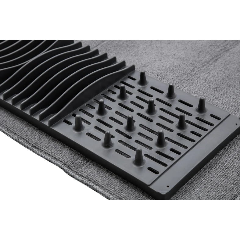 Odkvapkávač na riad s podložkou z mikrovlákna