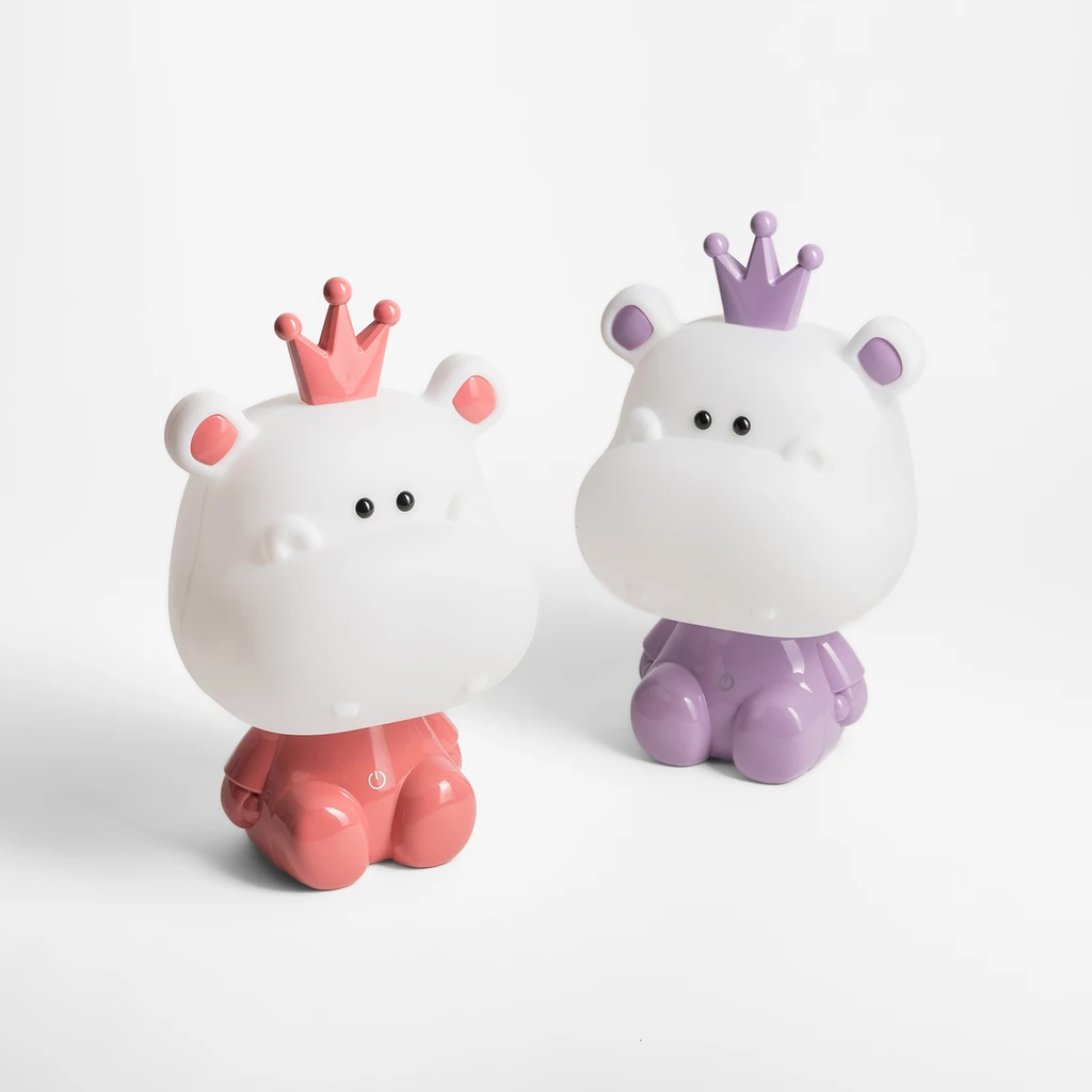 Lampka nocna HIPOPOTAM LED w różowym kolorze z 3 stopniami przyciemniania.