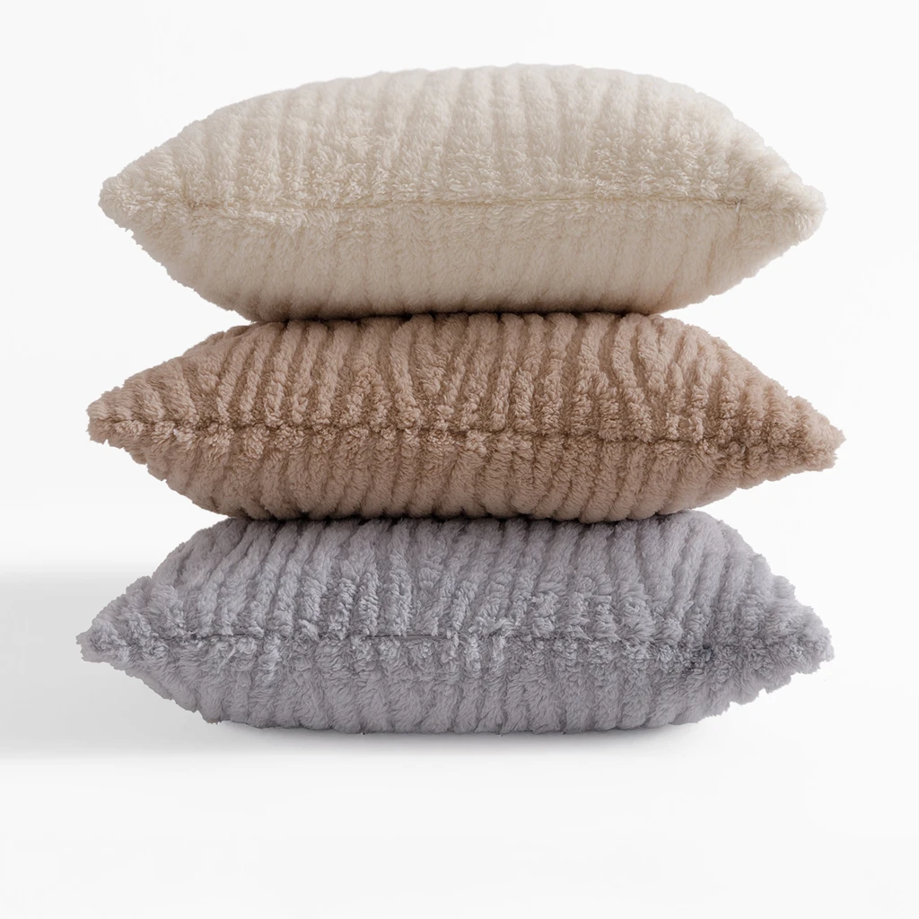 Biała, brązowa i szara miękka poszewka