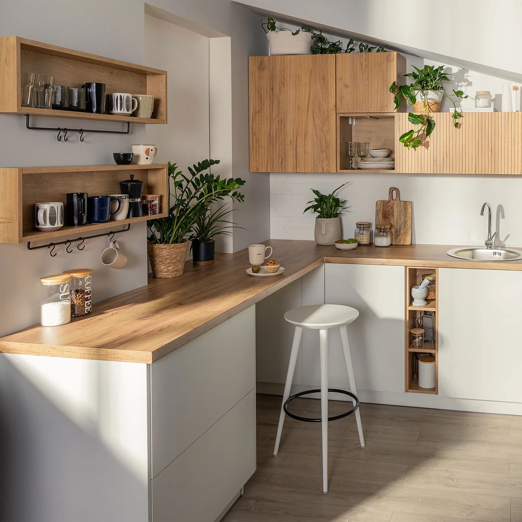 Okrúhla biela taburetka GREGOR