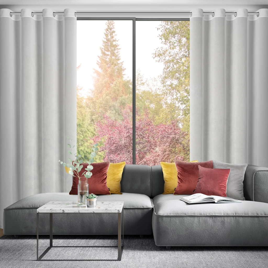 Biała dekoracyjna firana do salonu