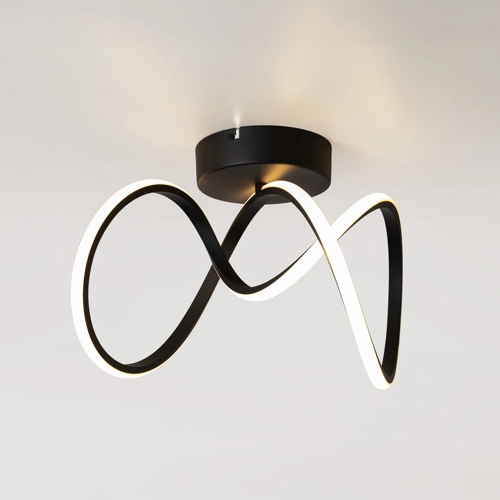 Czarne, matowe wykończenie lampy CLINT oraz wbudowany w oprawę LED budują wrażenie, które połączysz z koncepcją wnętrza o prostej, funkcjonalnej stylistyce.