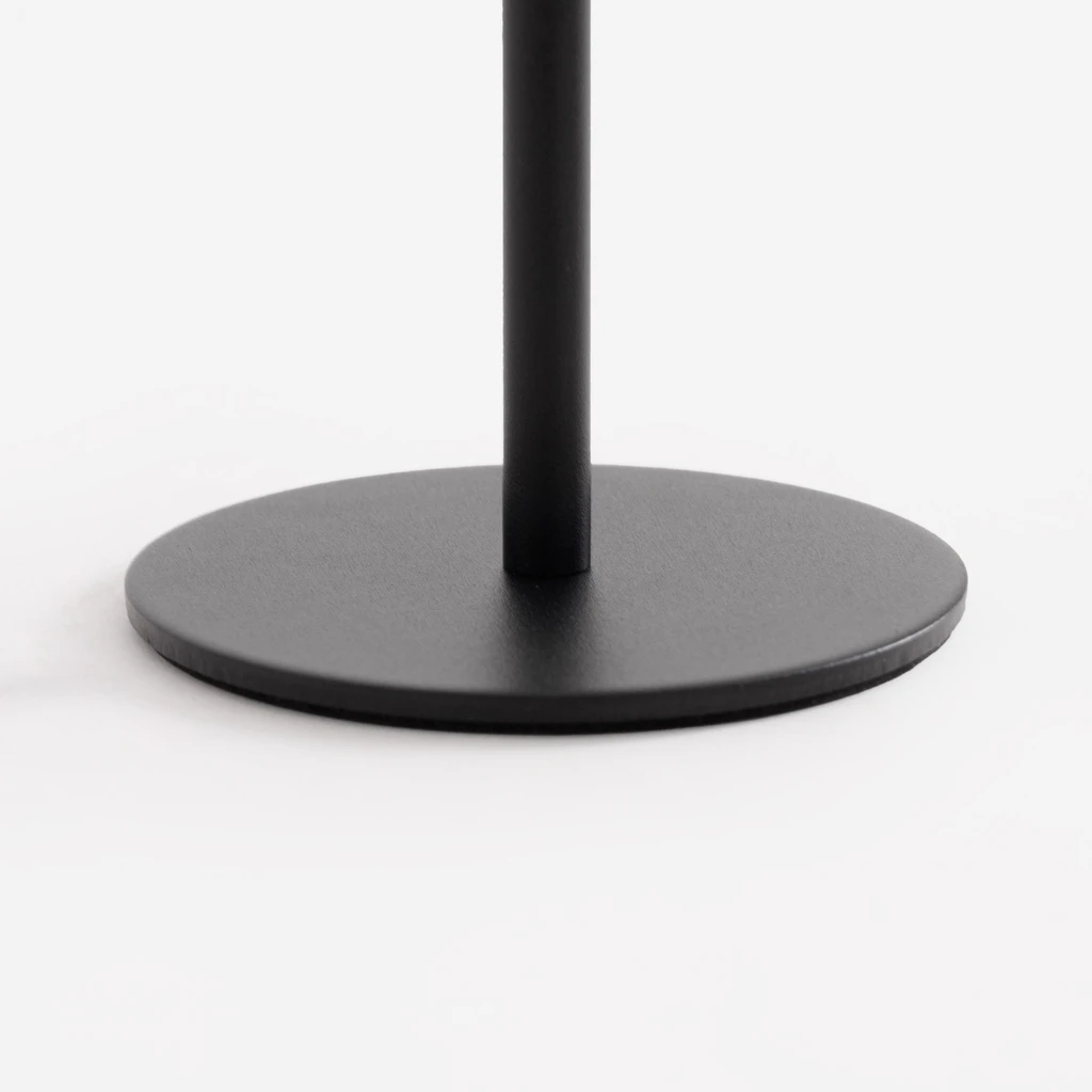 Wbudowane oświetlenie LED w lampie ma moc 2W, emituje strumień świetlny o wartości 80 lumenów.