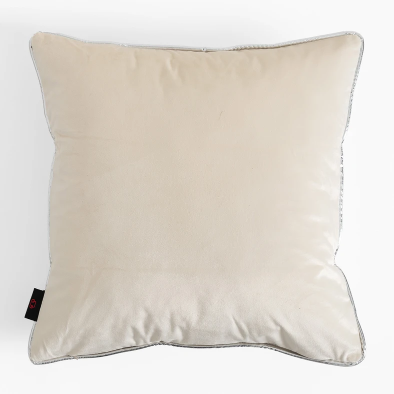 Biała poszewka ze srebrnym słoniem