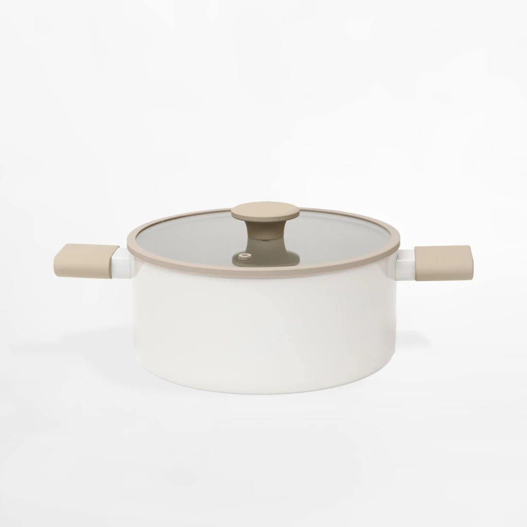 Kremowy garnek z pokrywką na gaz i indukcję 