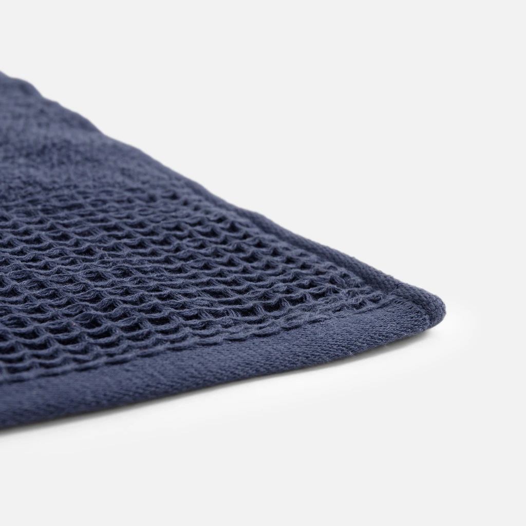 Bavlnený uterák v tmavomodrej farbe ZEN 70x140 cm