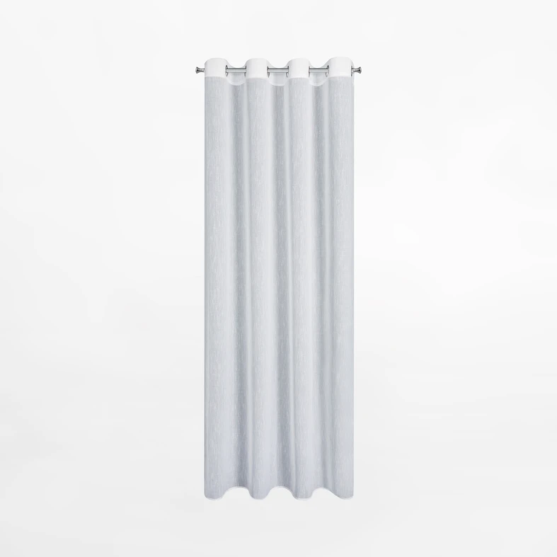 Biała zasłona na przelotkach