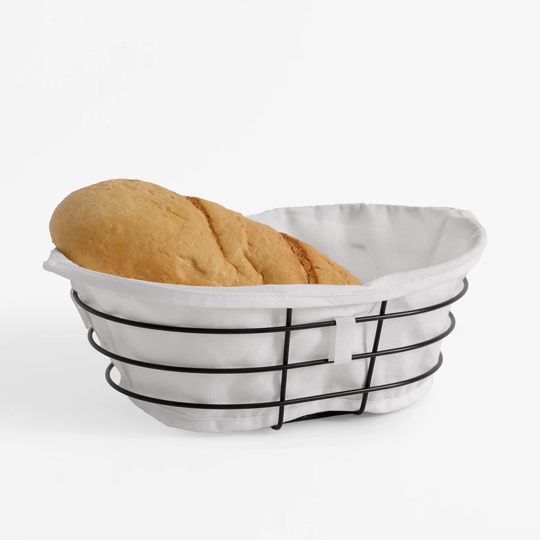 Metalowy koszyk na pieczywo z białym wkładem z bawełny