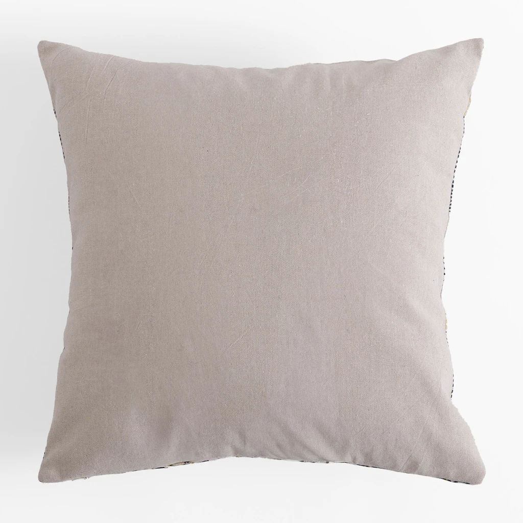 Beżowo-niebieska poszewka dekoracyjna w liście