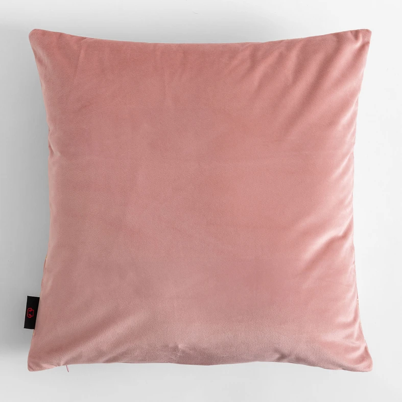 Różowa poszewka welurowa z roślinnym, kwiatowym wzorem o złotym kolorze