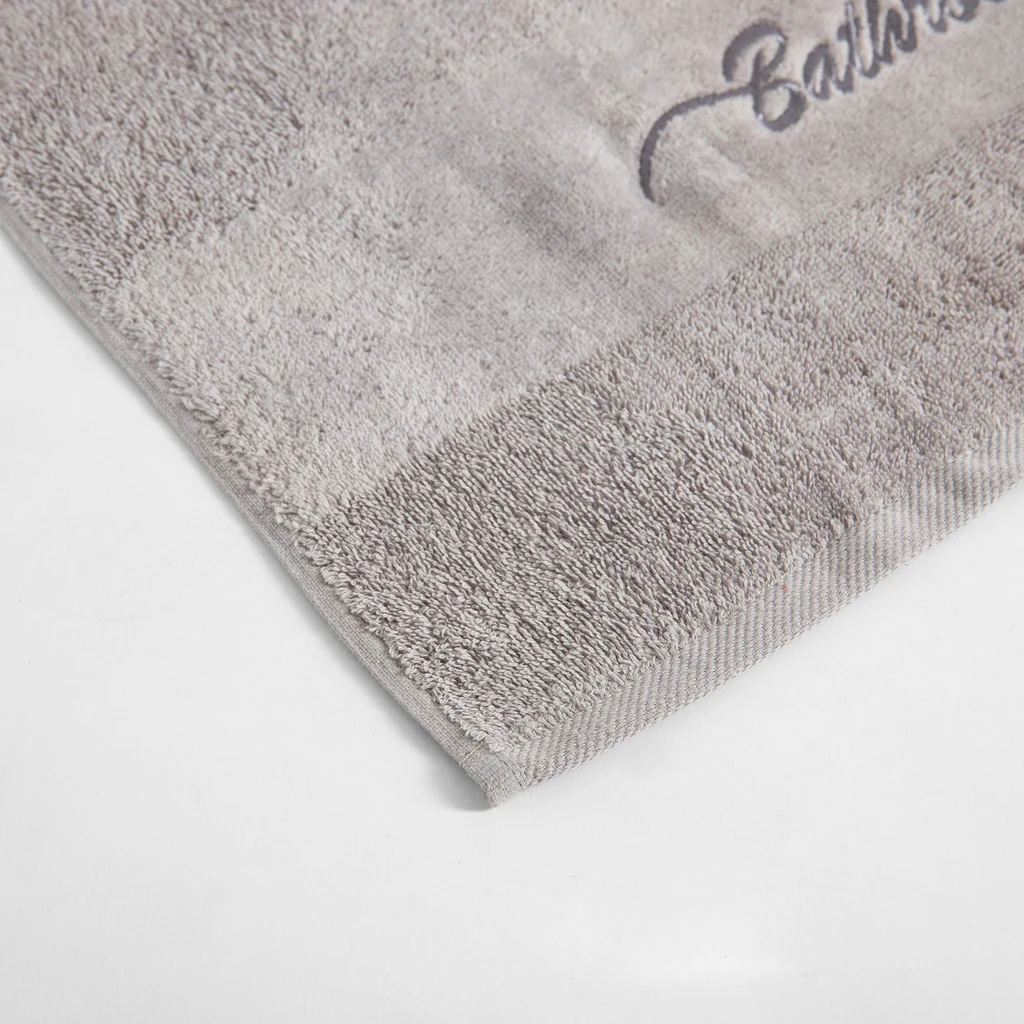 Bavlnený uterák FERRO svetlosivý 70x140 cm