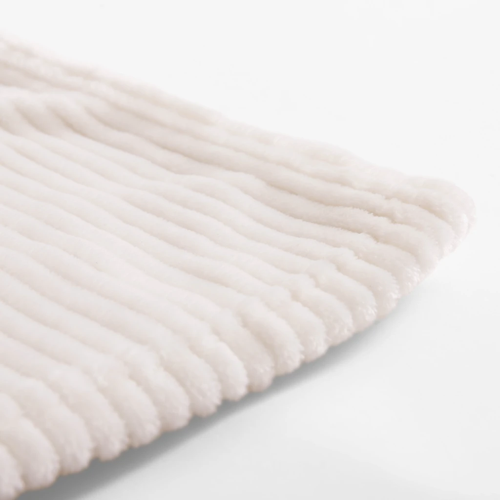 Koc kremowy RENEE 130x160 cm z poliestru.