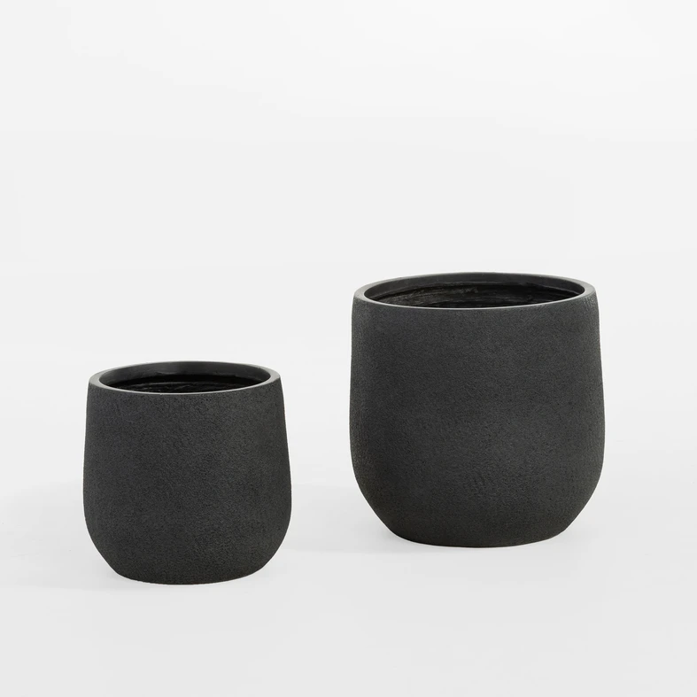 Súprava 2 čiernych kvetináčov