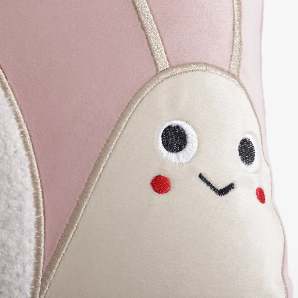 Różowa poszewka dziecięca z motywem ślimaka