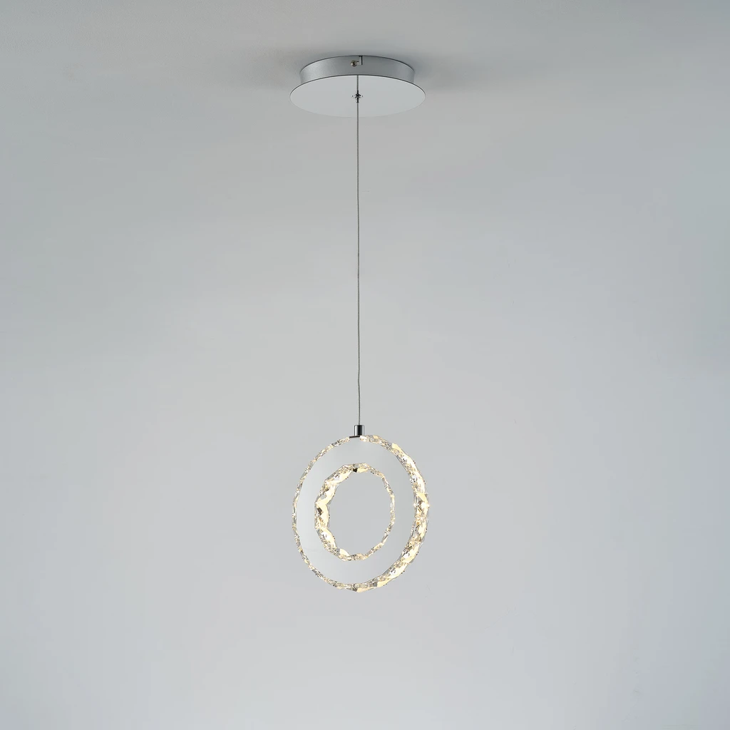 Oświetlenie LED w lampie GIRONA ma moc 10W i strumień świetlny rzędu 1100 lumenów.