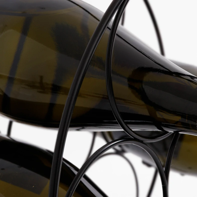 Czarny metalowy stojak na wino