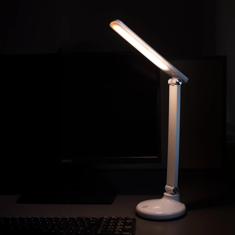 Stolná LED lampa 6W biela nabíjanie cez USB