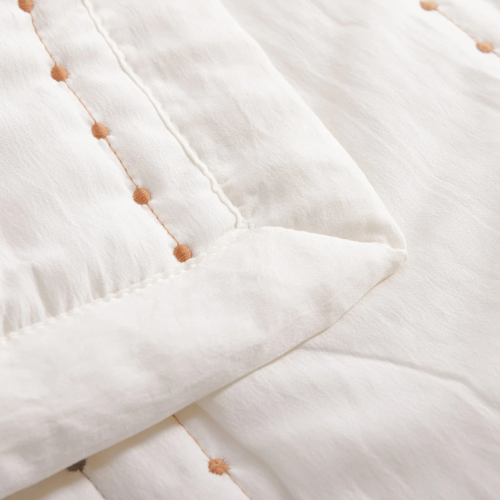 Prehoz na posteľ v krémovej farbe VANILLA DOTS 200x220 cm