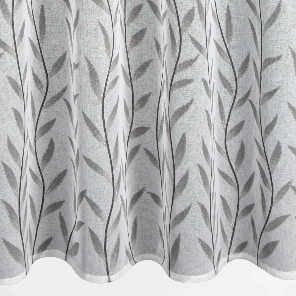 Biała zasłona na taśmie ze wzorem stalowych listków