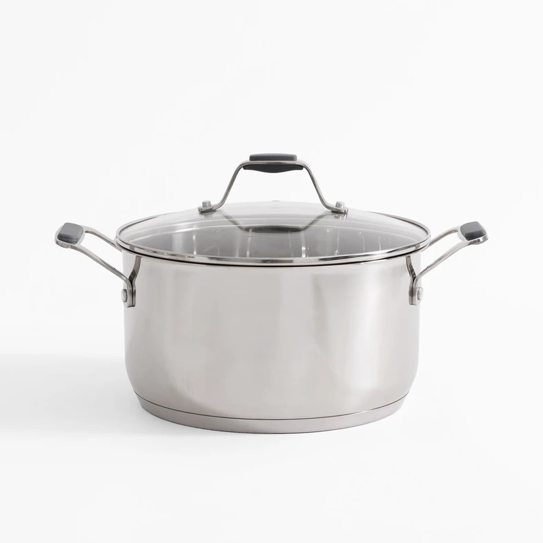 Srebrny stalowy garnek na indukcję