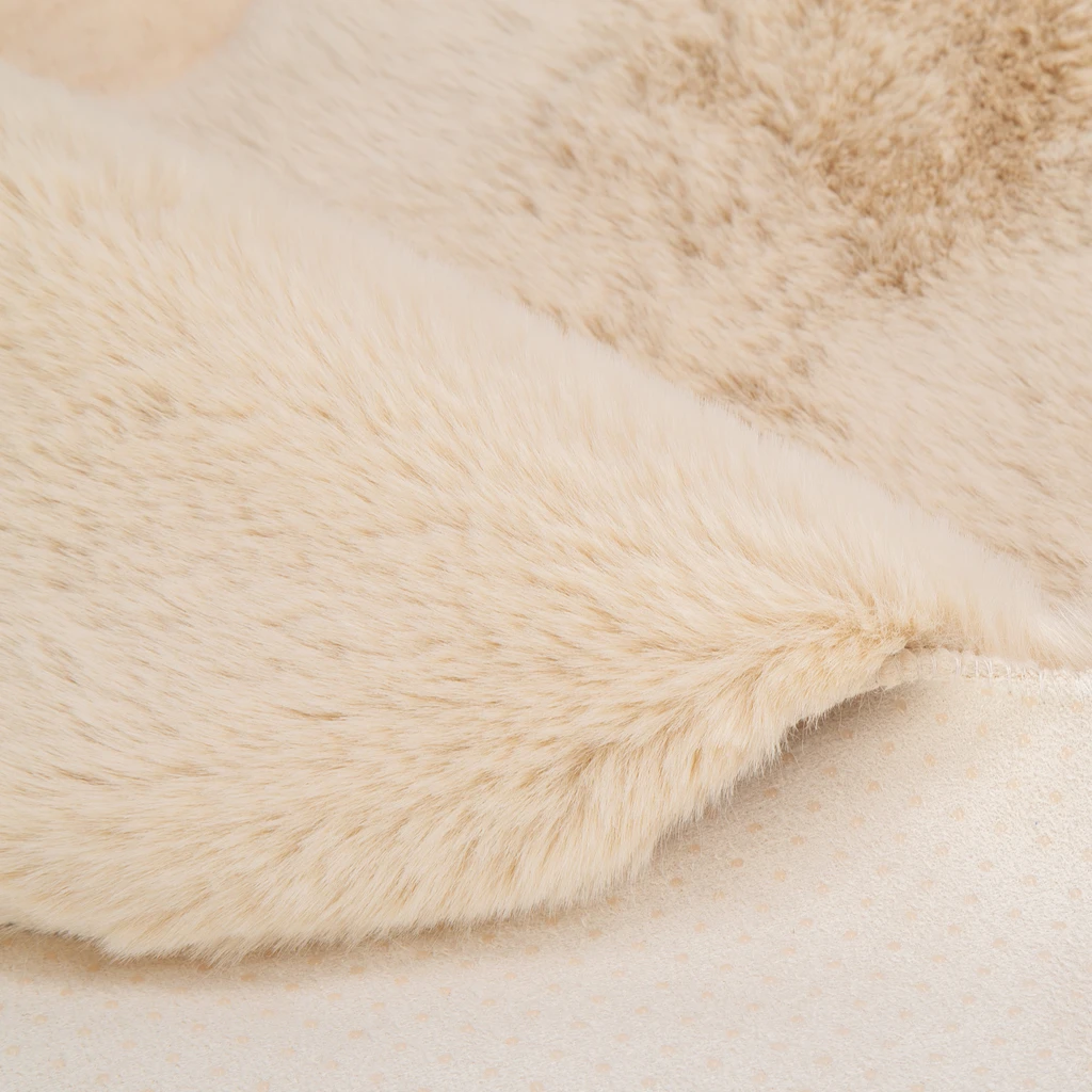 Dywanik kremowy RABBIT FUTRZAK 60x90 cm - zbliżenie.