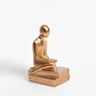 Zlatá dekoratívna figúrka 12,5x20 cm