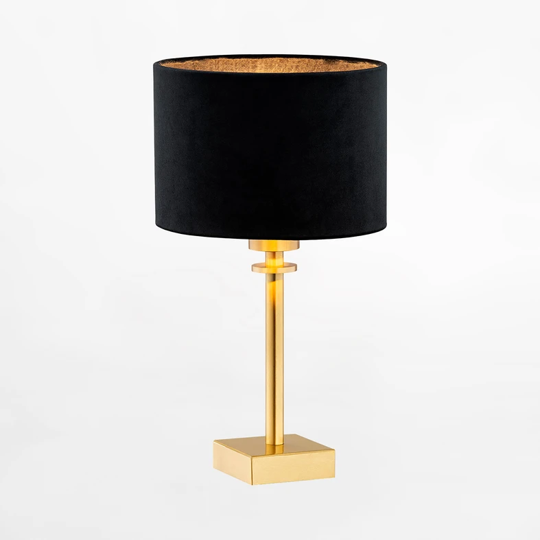 Oprawa lampy przystosowana jest dla 1 żarówki typu E27 o mocy 15W.