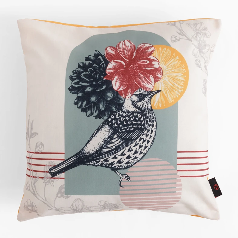 Ozdobna poszewka kolorowa z ptakiem