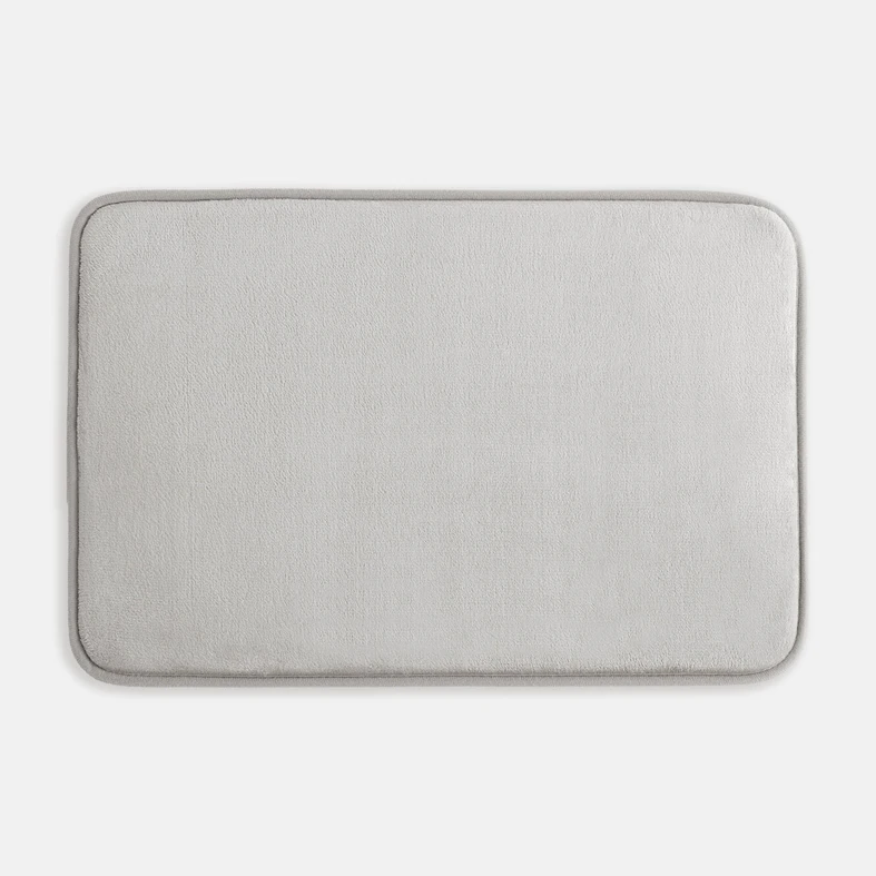 Srebrny dywanik łazienkowy