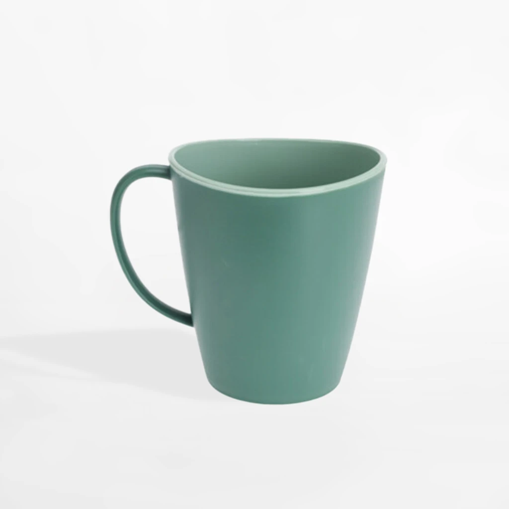 Zielony plastikowy kubek z uchem