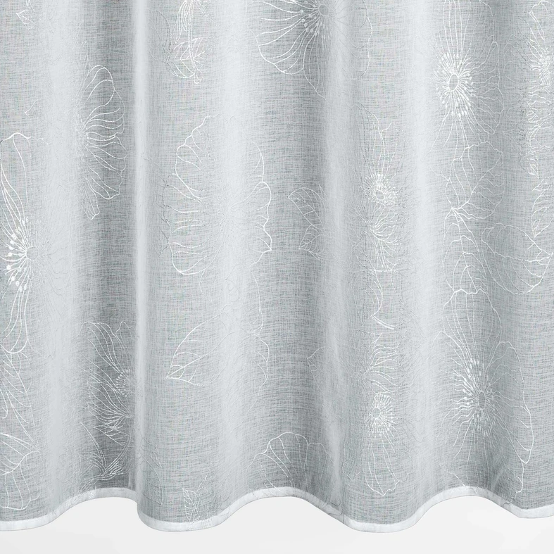 Biała zasłona w kwiaty