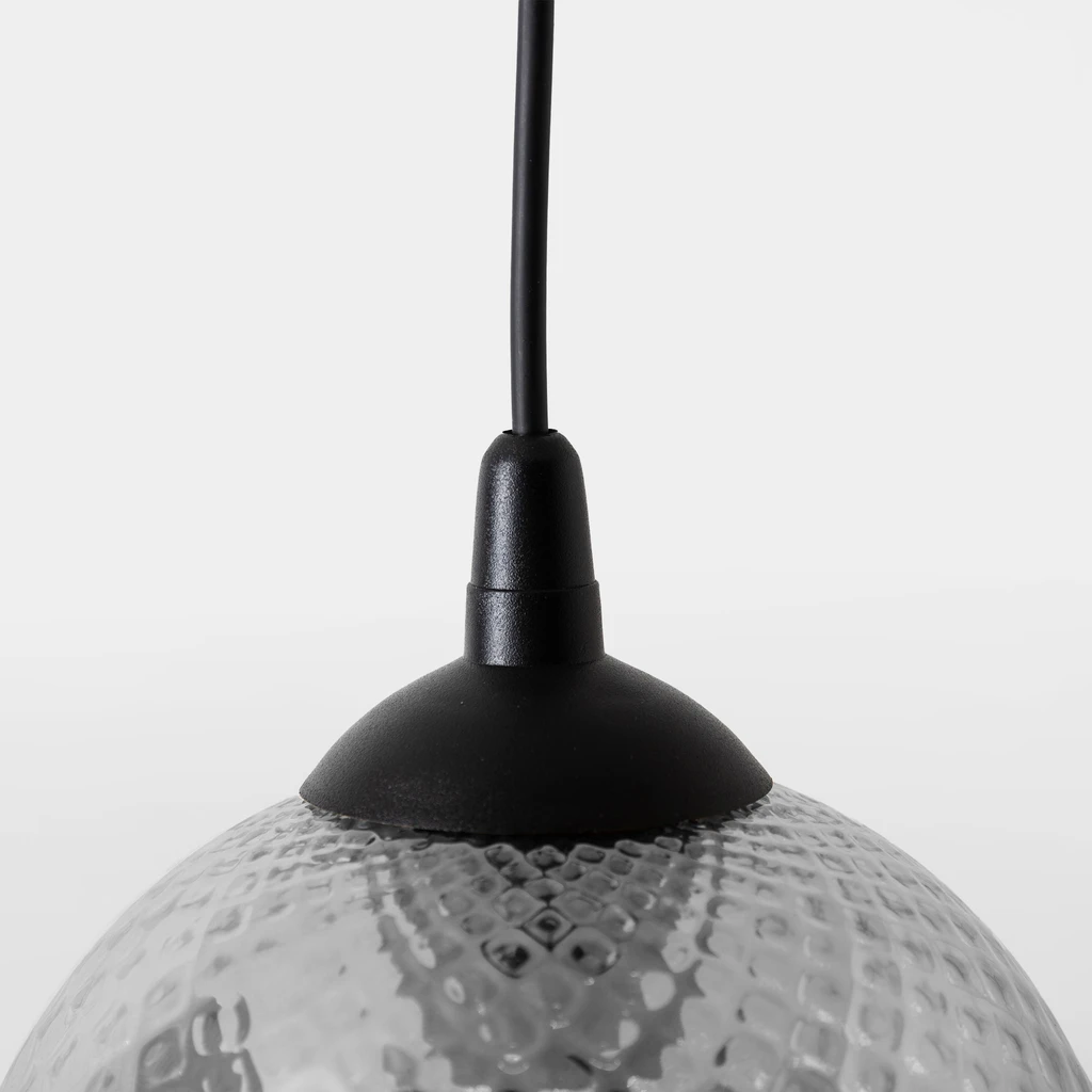 Lampa posiada oprawę dla 1 żarówki LED typu E27 o mocy maksymalnej 15W.