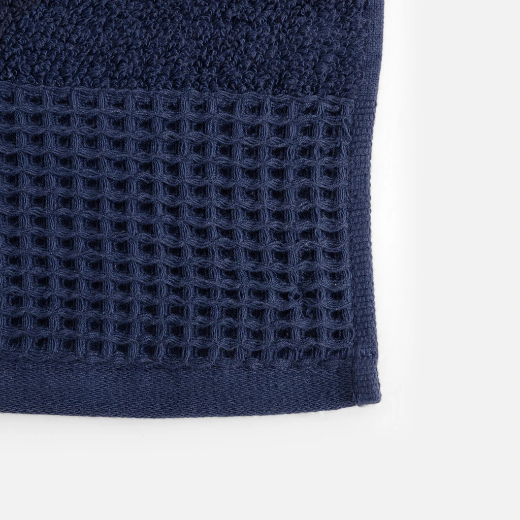 Bavlnený uterák v tmavomodrej farbe ZEN 50x90 cm