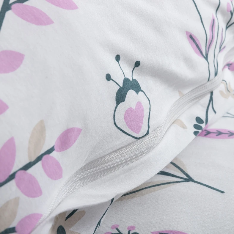 Bavlnená posteľná bielizeň JERSEYLOVE s motívom fialových rastlín 160x200 cm