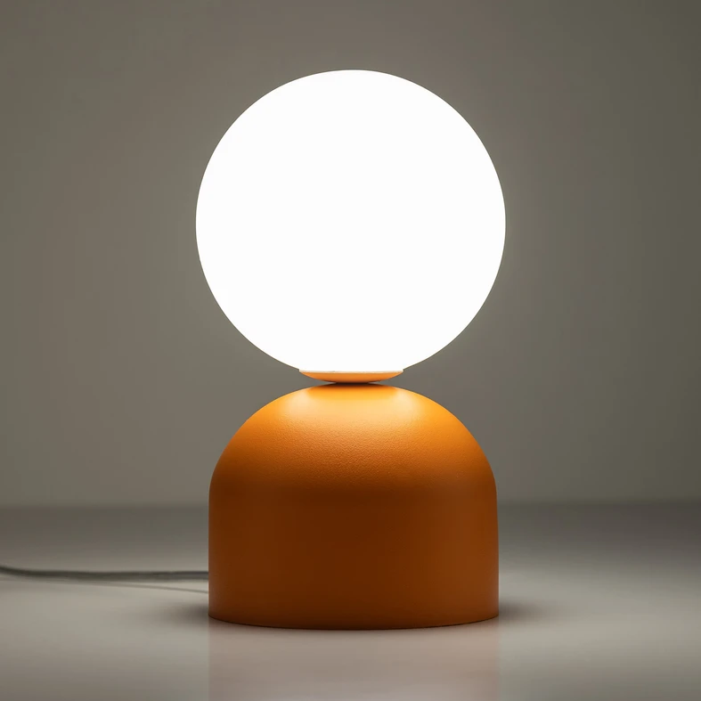 Posiada ona oprawę dla żarówki typu G9 o mocy maksymalnej 8W.