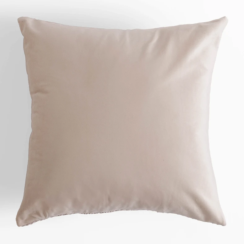 Beżowa poszewka na poduszkę