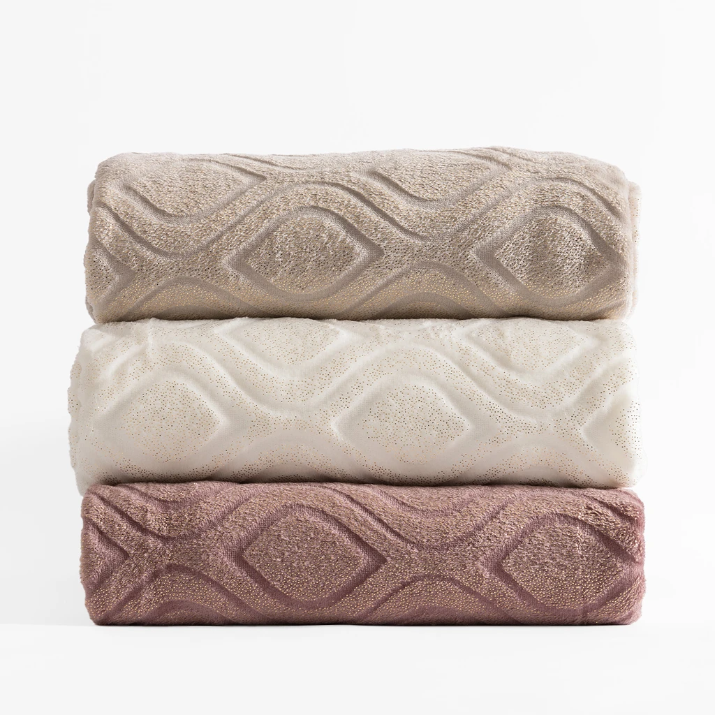 Koc różowy JASMINE 130x160 cm z poliestru.