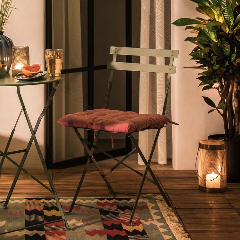 Podsedák na stoličku červený so šnúrkami FRUITY 40x40 cm