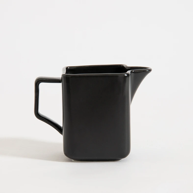 Porcelánová nádoba na mlieko BONA čierna