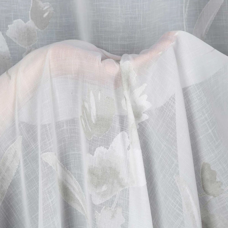 Biała firana z motywem kwiatów