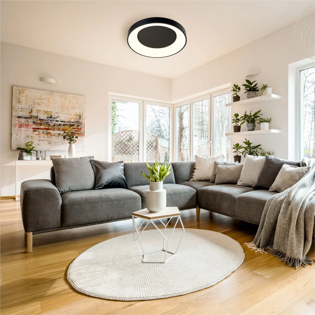 Wykończenie oprawy w czarnym kolorze możesz dopasować do wnętrz w szarościach o nowoczesnej oraz loftowej estetyce.