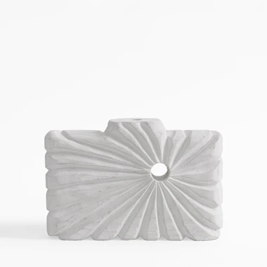 Drážkovaná váza v bielej farbe 18 cm