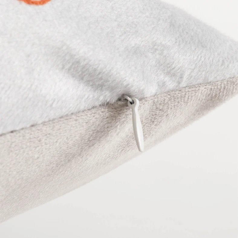 Dekoračná obliečka vyšívaná svetlosivá FOLKY 45x45 cm