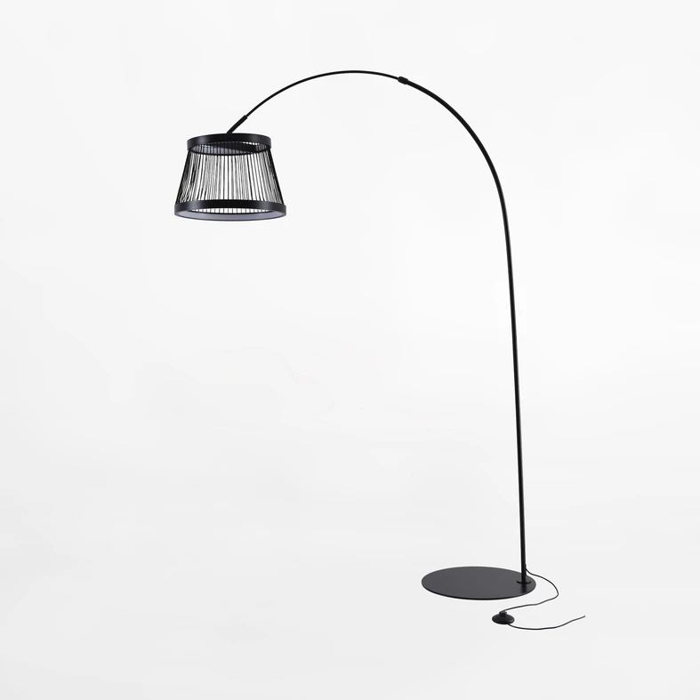 Lampa posiada wbudowane podświetlenie LED, a jej średnica wynosi 40 cm.