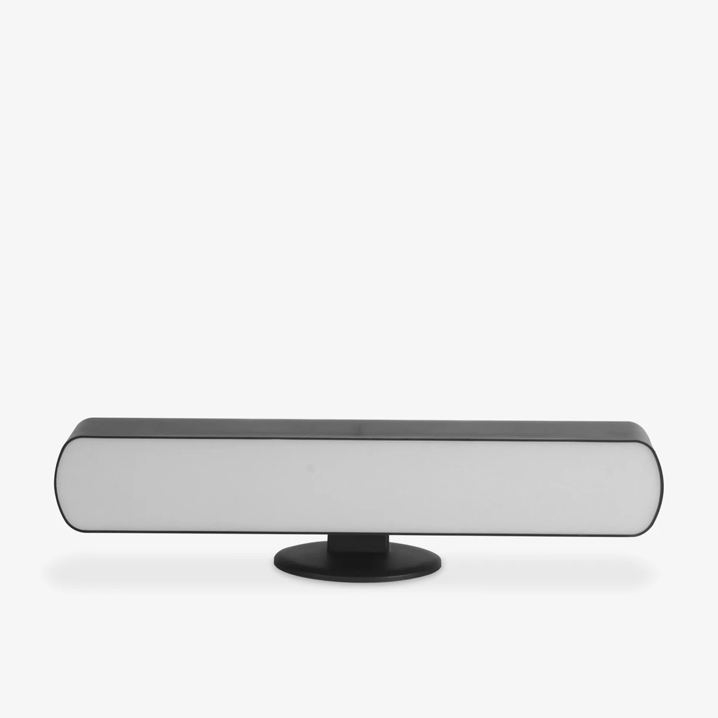 Podłużny, geometryczny kształt na dopasowanej podstawie pozwala ustawić lampę w pionie lub poziomie - na biurku, półce lub komodzie.