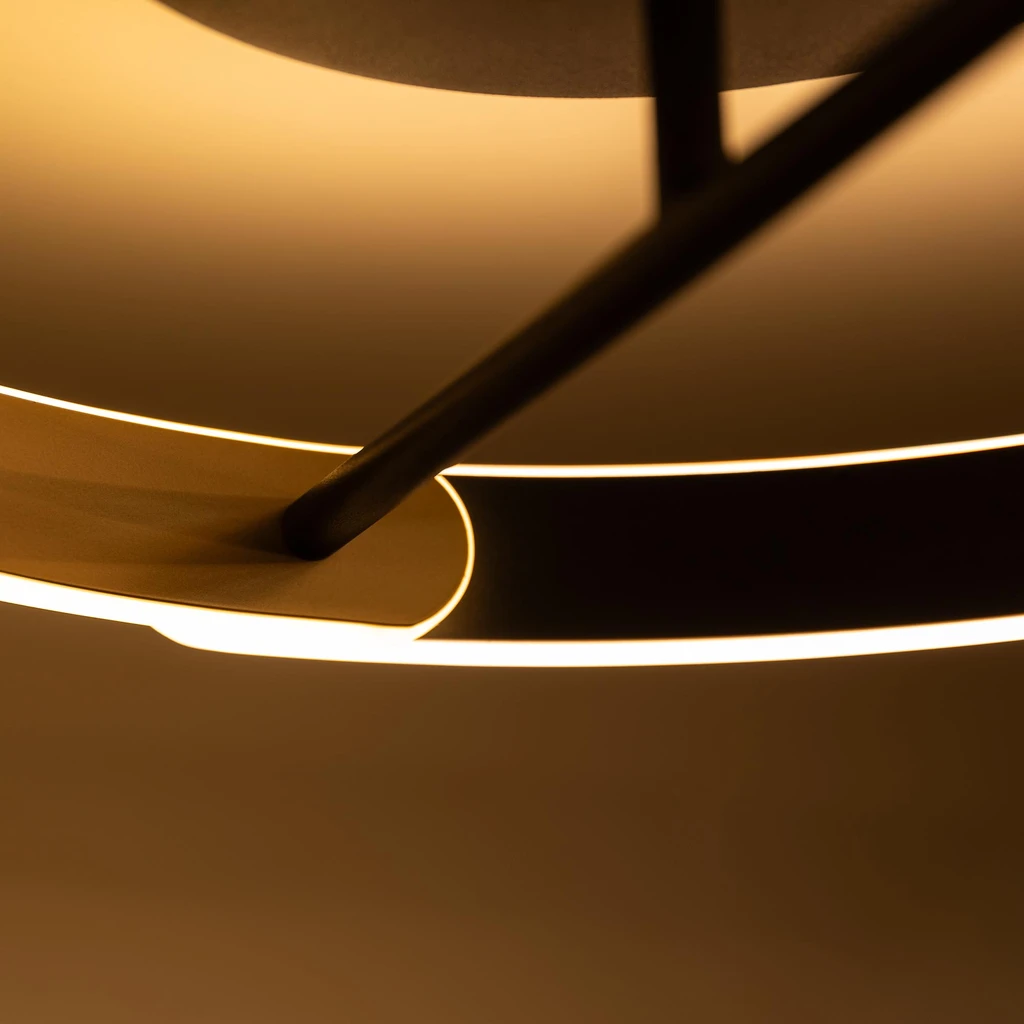 Lampa sufitowa LED, w kształcie pierścienia - idealna dla salonu lub sypialni.