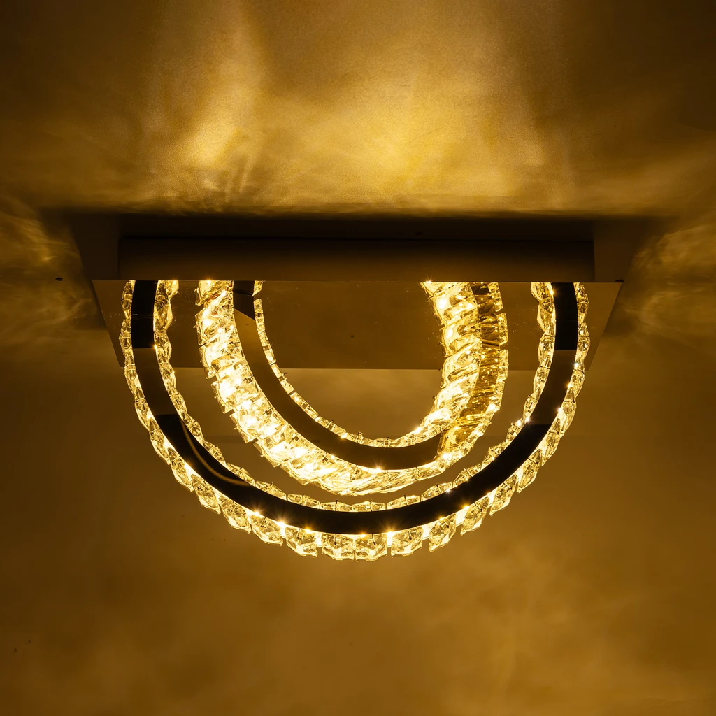 TULA w salonie to oświetlenie, a zarazem piękna dekoracja w klimacie glamour.