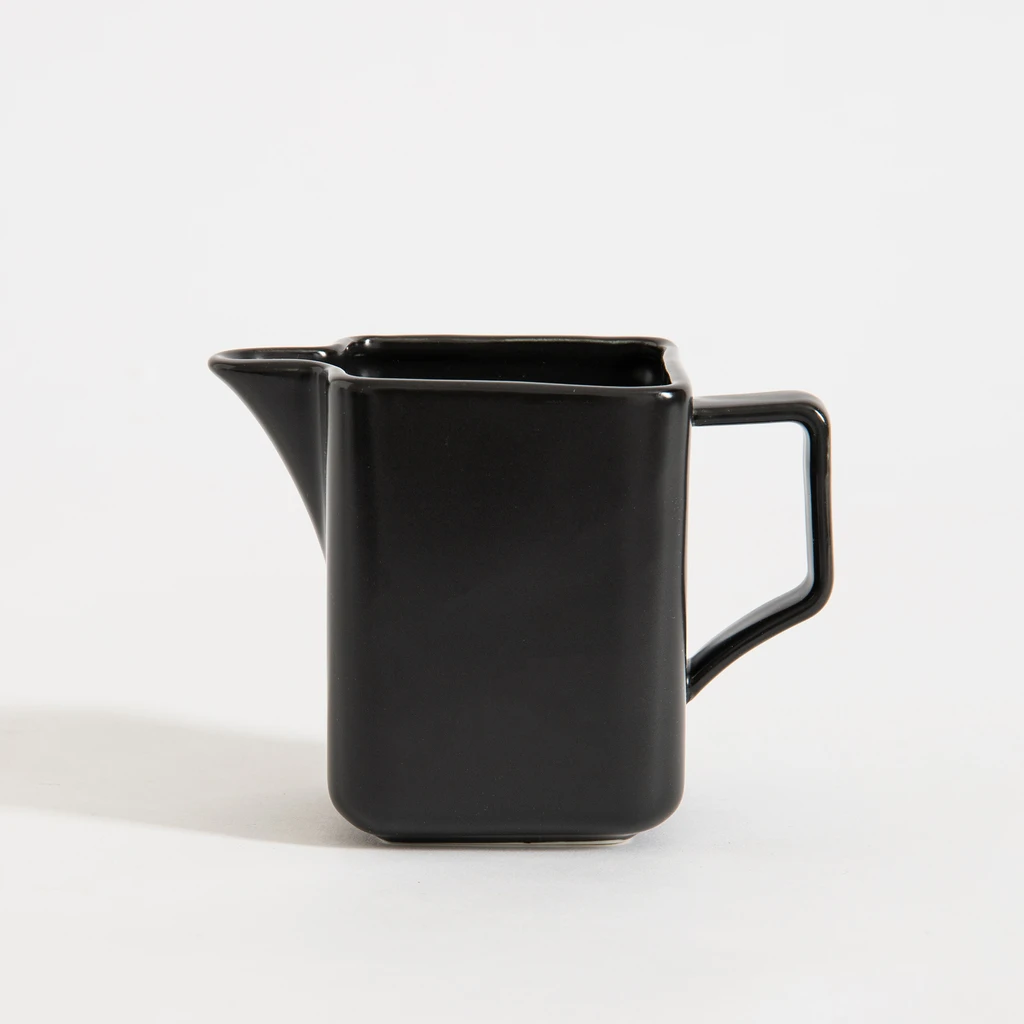 Porcelánová nádoba na mlieko BONA čierna